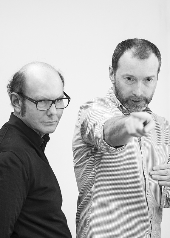 <p>2016 lernt er Renato und Roberto Minotti kennen, die sich für seinen eleganten Stil interessieren, den er als Pariser&nbsp;<em>Dekorateur</em>&nbsp;zeitgemäß dekliniert: ein exquisites Gleichgewicht zwischen Reinheit im Design, Differenziertheit der Materialien und makelloser Ausführung mit Liebe zum eleganten Detail.</p>
